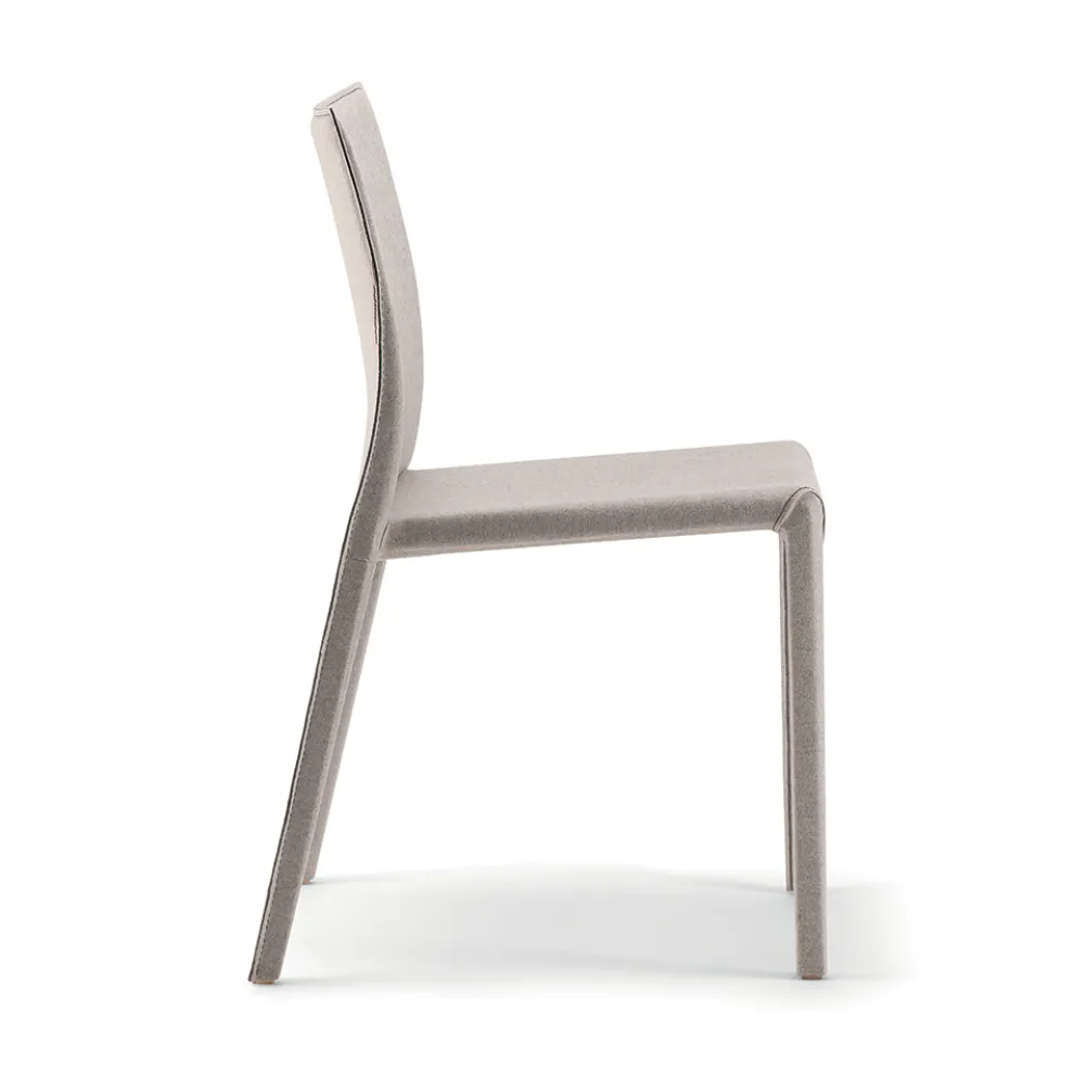 2 stapelbare Stühle aus Polypropylen, Fiberglas und mit Wolle gepolstert – Gefunden