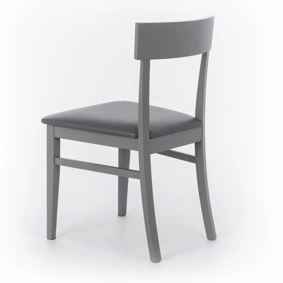 4 Stühle mit Kunstledersitz, Struktur und Beinen aus lackiertem Holz – Taikiri