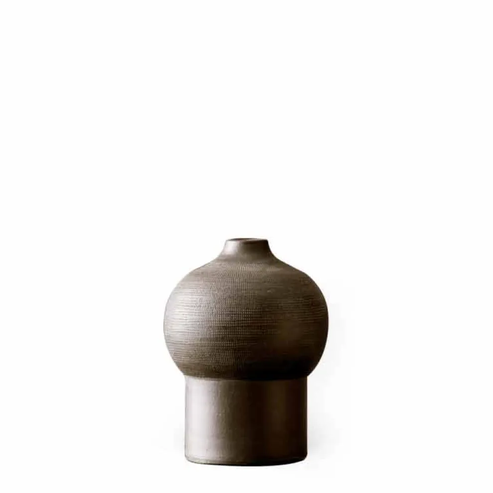 Zusammensetzung von vier dekorativen Keramikvasen im modernen Stil - Positano