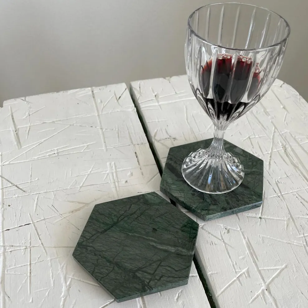 Set mit 2 sechseckigen Marmoruntersetzern mit Kork Made in Italy - Narita