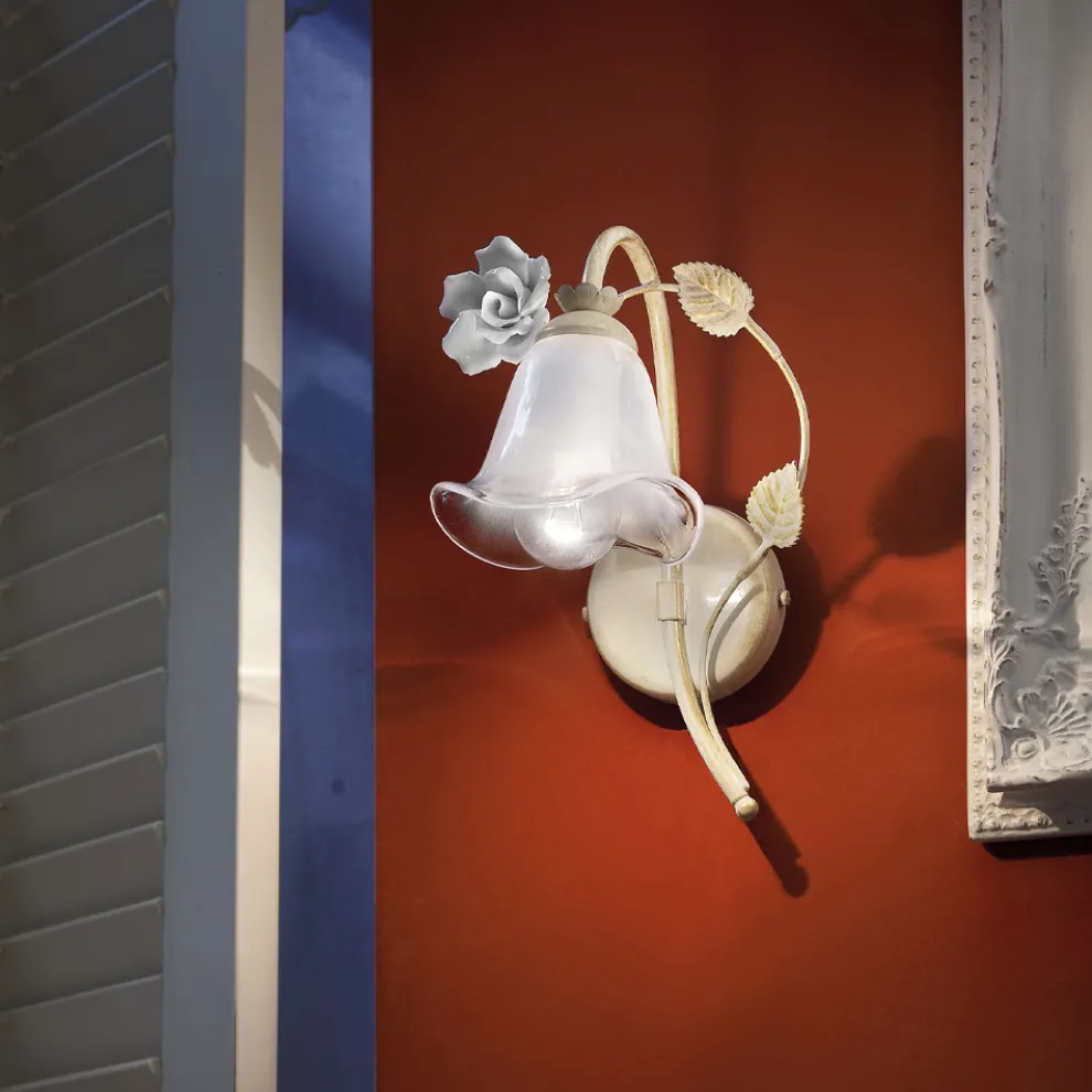 Applikation aus Eisen und sandgestrahltem Glas mit Rose aus Keramikdekoration - Siena