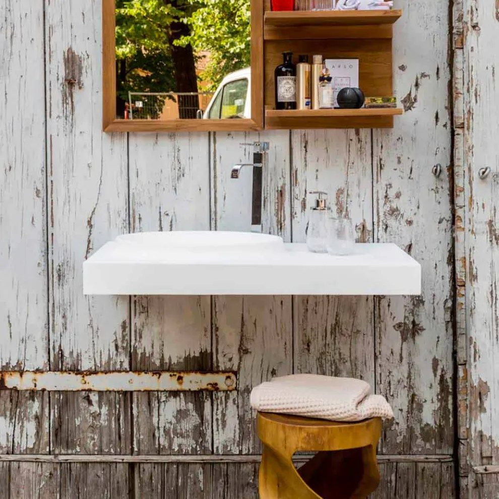 Aufgehängte Mineralwerkstoffplatte mit integriertem Waschbecken Arona