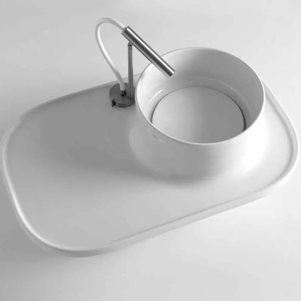 Aufsatzwaschbecken mit integriertem Regal aus farbiger Keramik - Uber