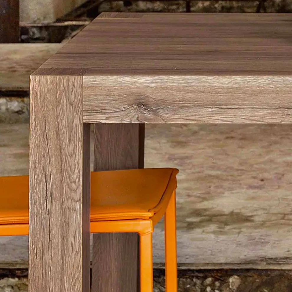 Ausziehbarer bis 300cm Tisch aus Melamin Oky in modernem Design