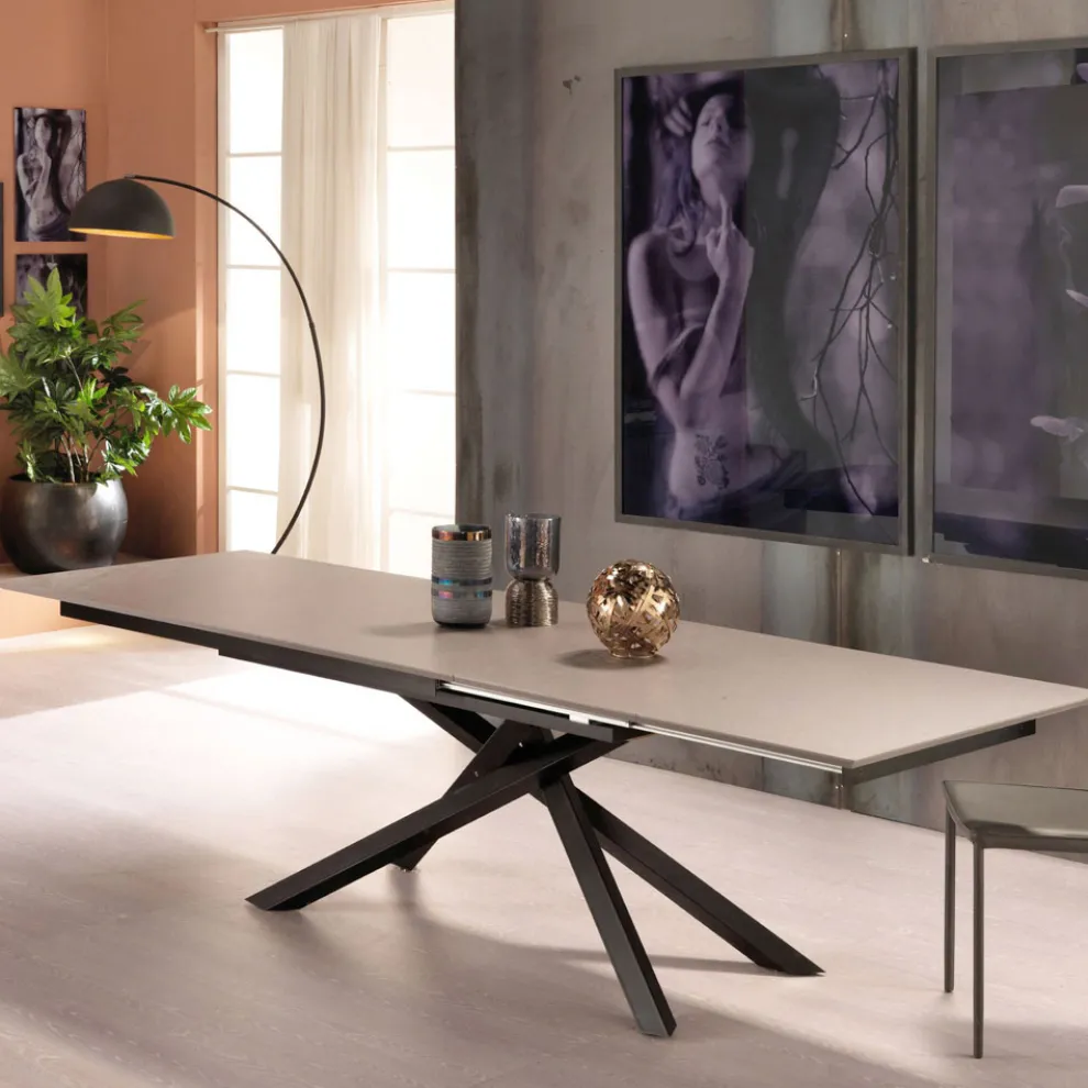 Ausziehbarer Designtisch mit Metallbeinen, Lucera