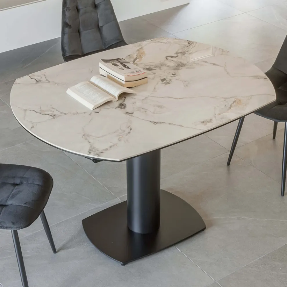 Ausziehbarer Esstisch mit Keramik- und Metallgestell – Indira