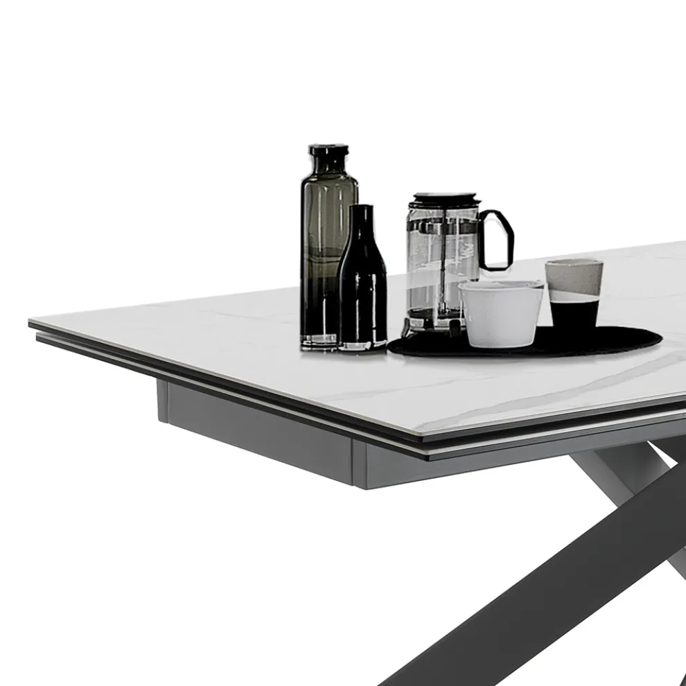 Ausziehbarer Esstisch bis 240 cm in Keramik und Stahl - Relief