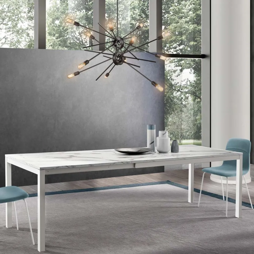 Ausziehbarer Tisch bis 260 cm mit Melaminplatte in Calacatta-Ausführung - Shaila