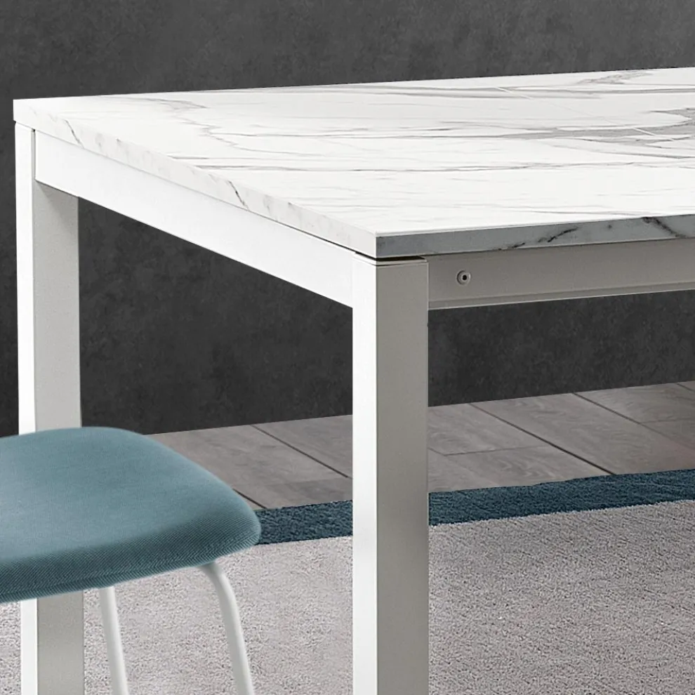 Ausziehbarer Tisch bis 260 cm mit Melaminplatte in Calacatta-Ausführung - Shaila