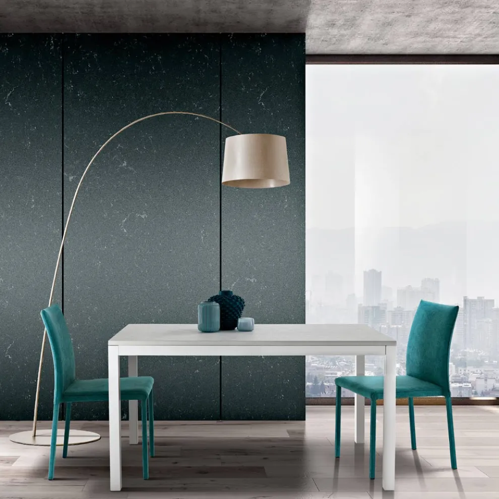 Ausziehbarer Tisch mit weißen Metallbeinen und Melaminplatte - Shaila