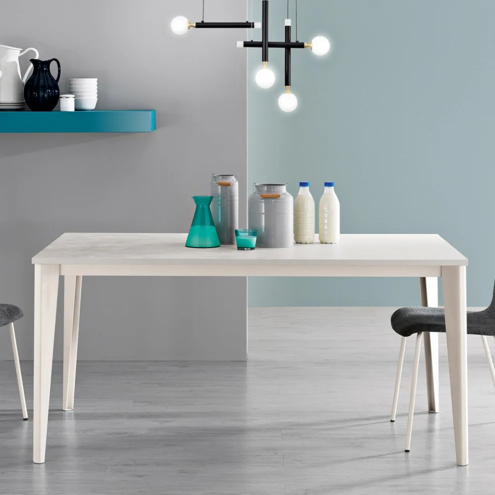 Ausziehbarer Tisch mit Melaminplatte aus eisweißem Zement - Ariel