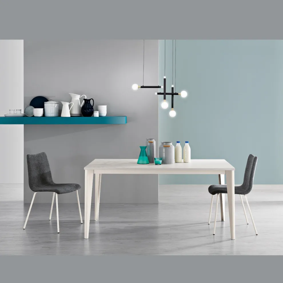 Ausziehbarer Tisch mit Melaminplatte aus eisweißem Zement - Ariel