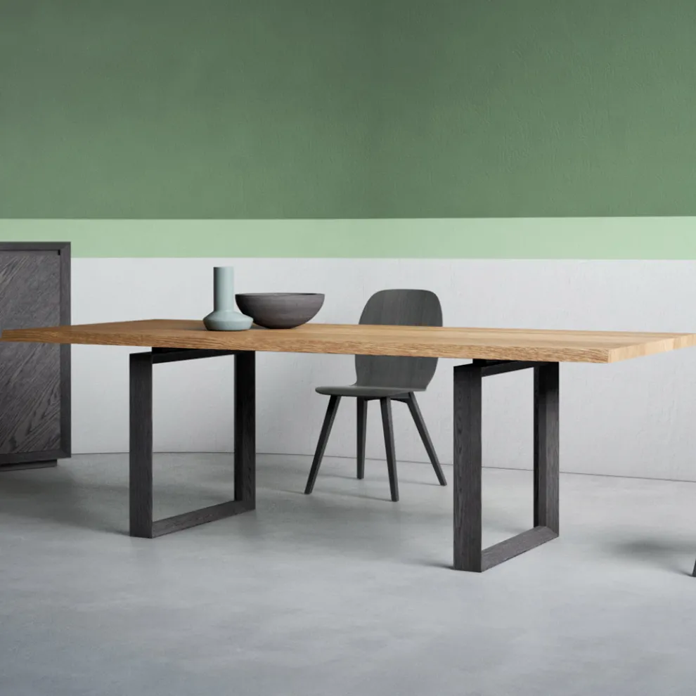 Ausziehbarer Tisch mit entrindeter Platte und Kante, hergestellt in Italien – Aravis