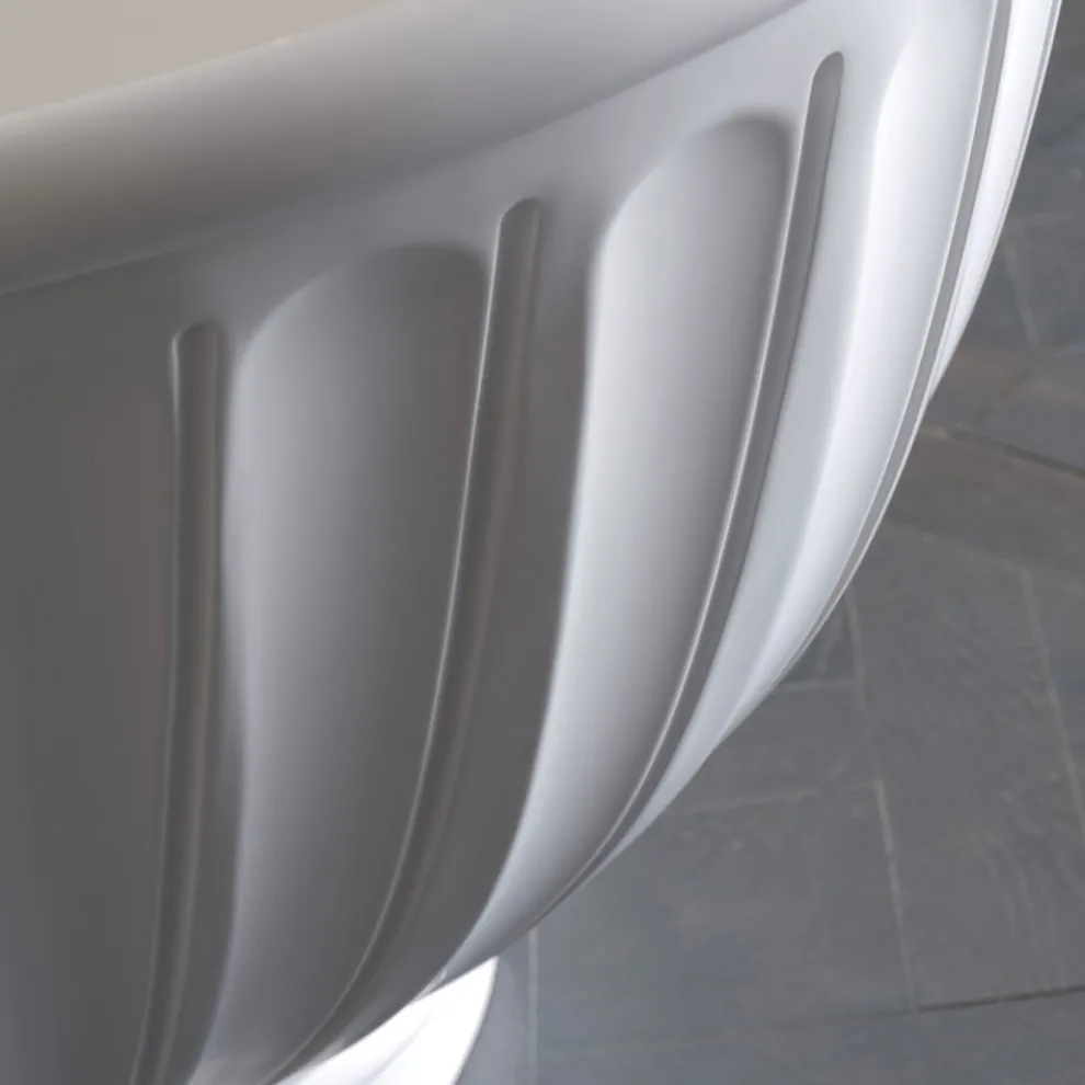 Badewanne mit fester Oberfläche und mattweißer Außenseite, hergestellt in Italien – Ross