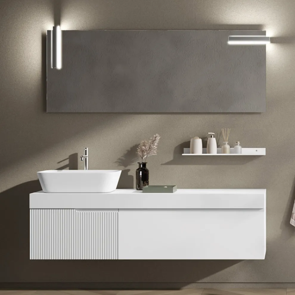 Badezimmerkomposition mit Spiegel und Regal, hergestellt in Italien – Erebo