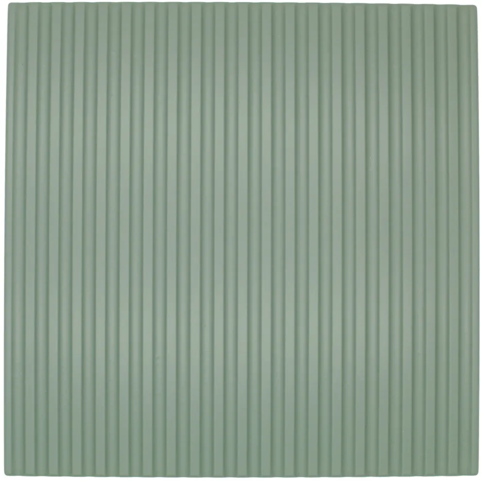 Badezimmerkomposition mit Spiegel und Metallwandschränken, hergestellt in Italien – Efesto