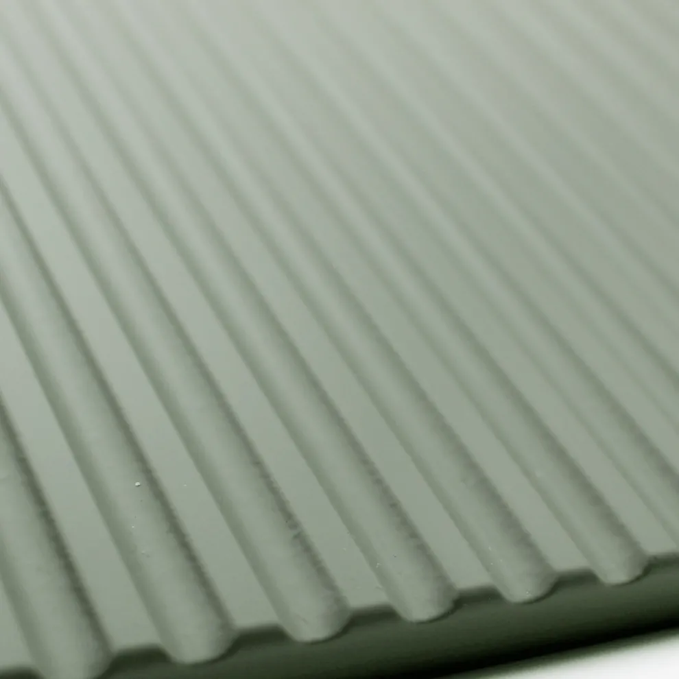 Badezimmerkomposition mit Spiegel und Metallwandschränken, hergestellt in Italien – Efesto