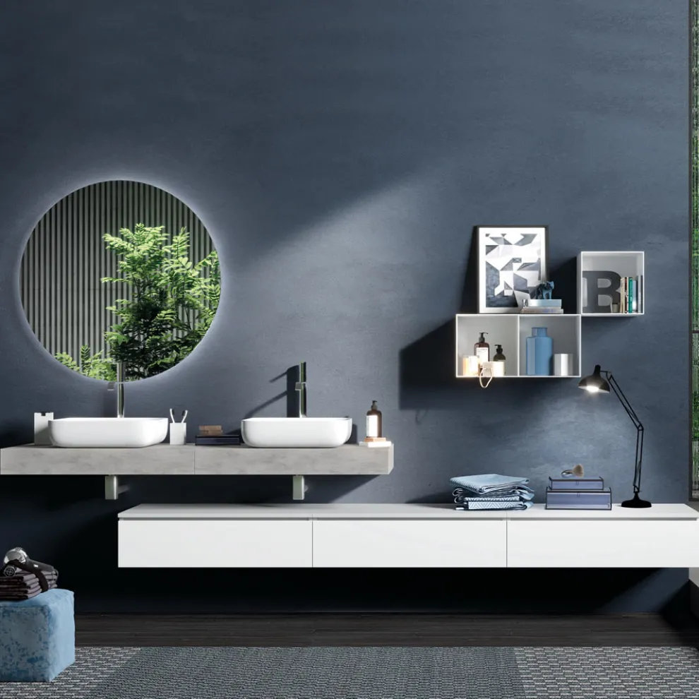 Badezimmerkomposition in Betonfarbe und Mattweiß mit Waschbecken, Spiegel und Sockel – Palom