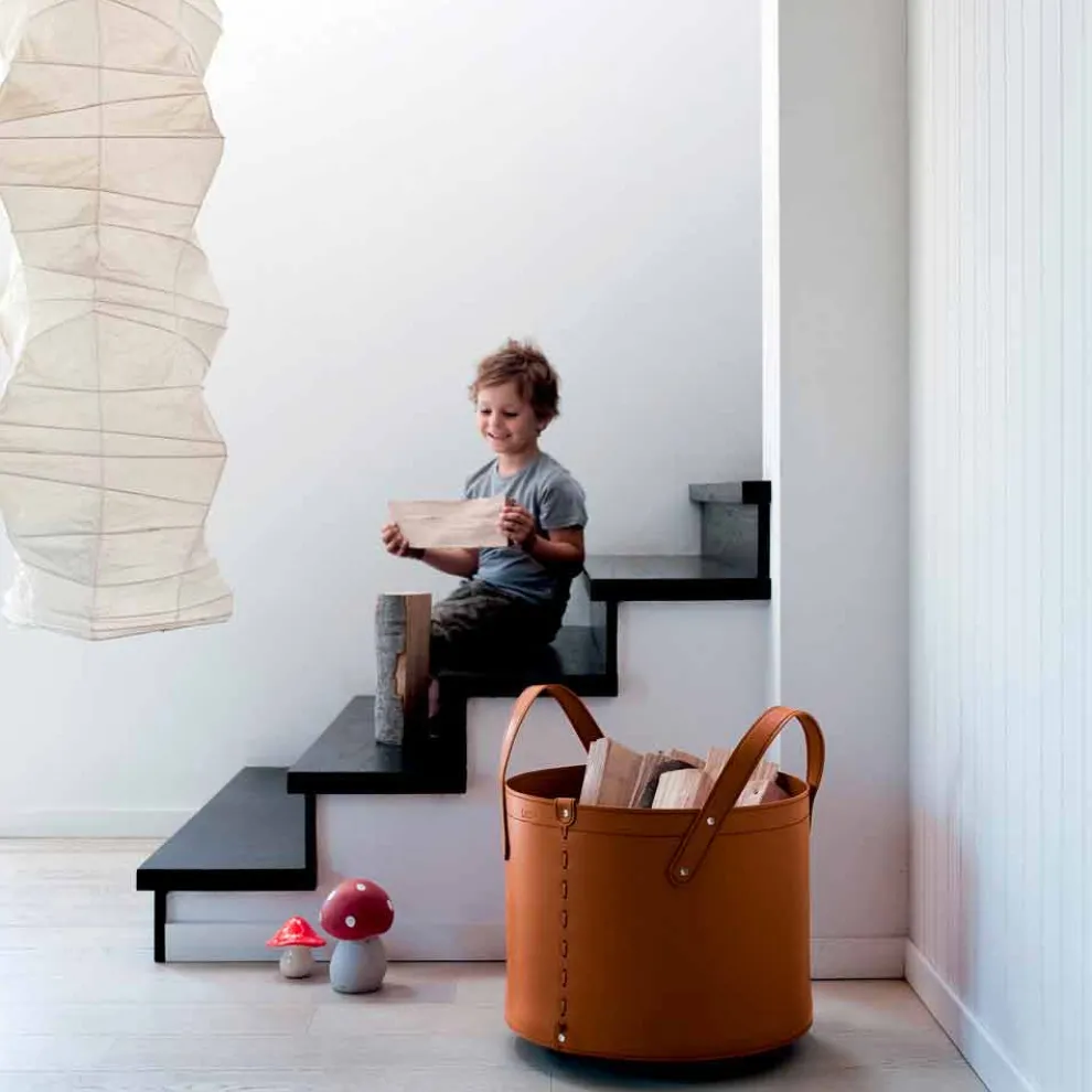 Zylindrischer Holzhalter aus regeneriertem Leder mit Tonda Firestyle Rädern