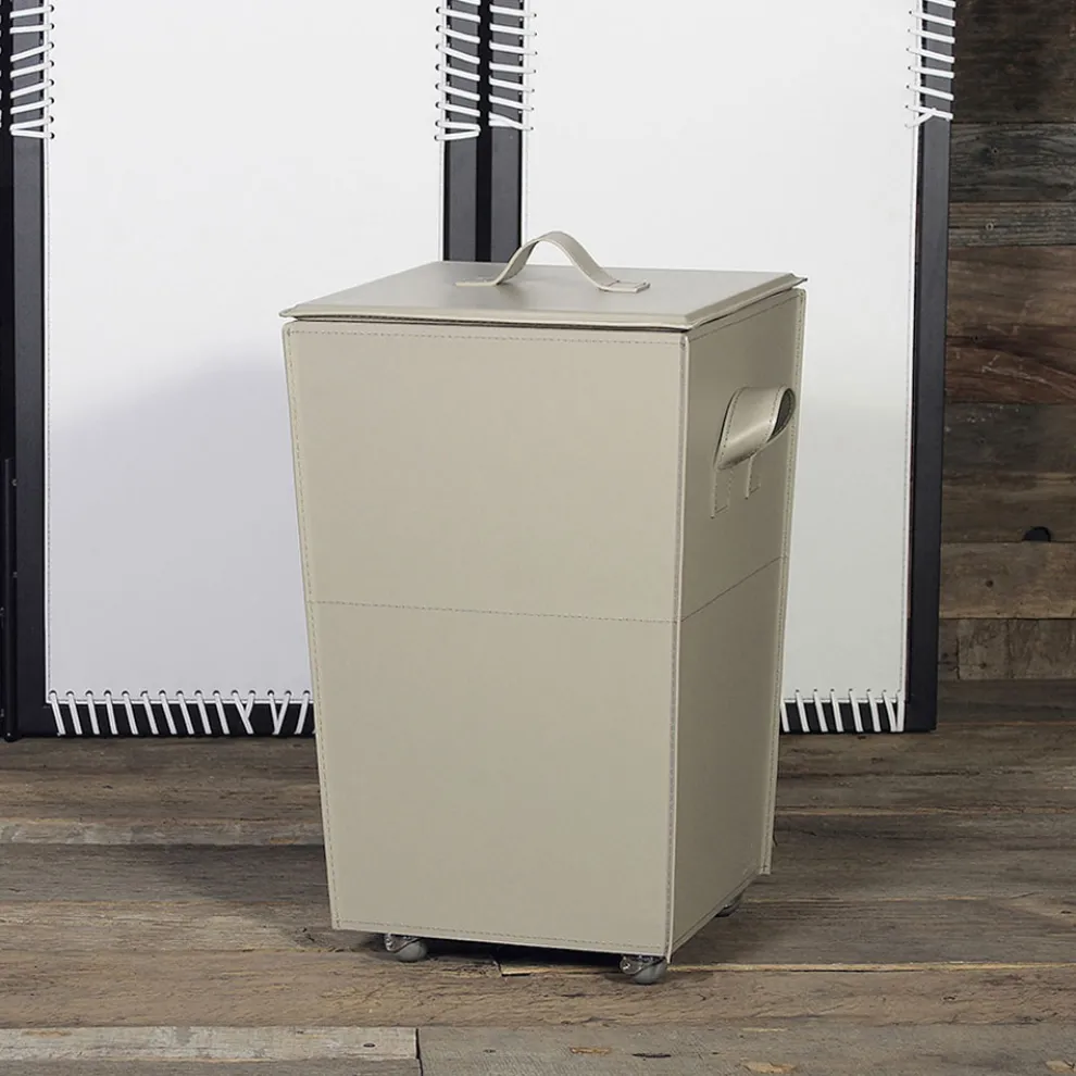 Behältervase aus Leder und Holz mit Gummirädern - Sommer