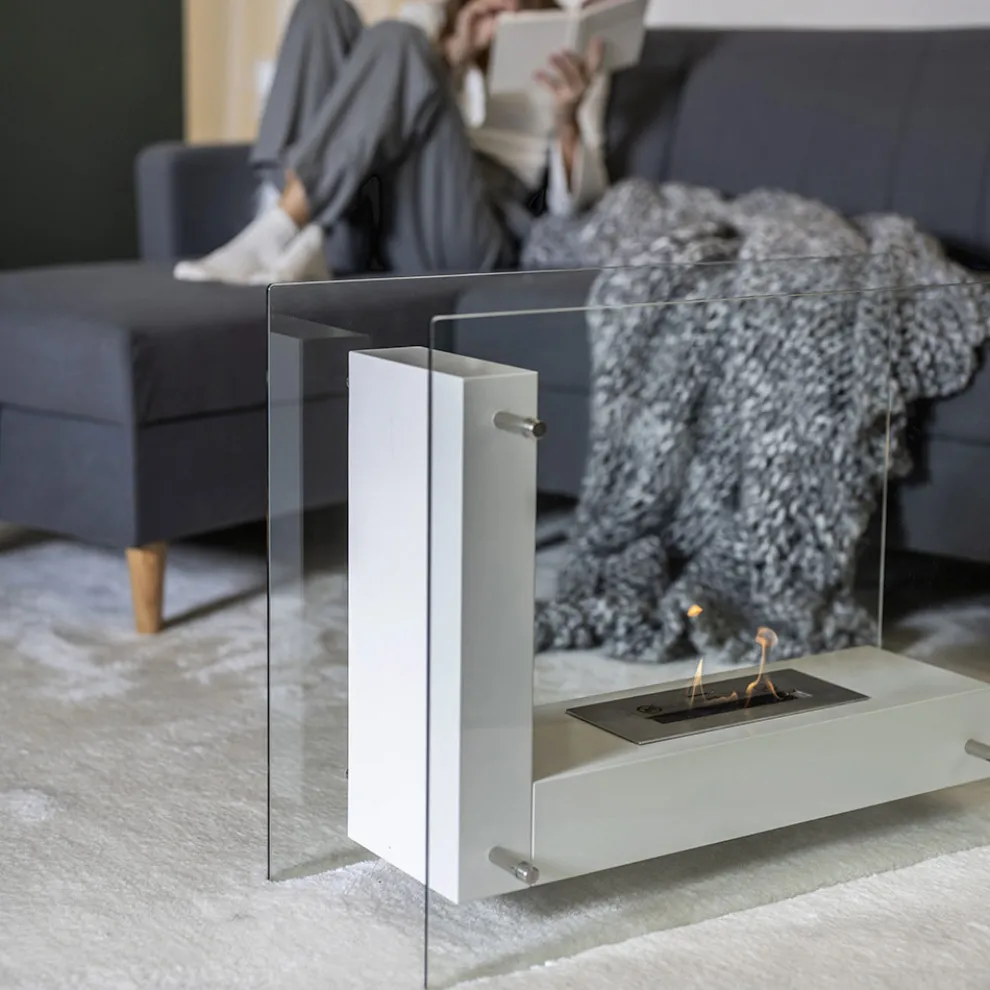 Boden-Biokamin mit doppelseitiger Struktur aus Glas und Metall - Planeto