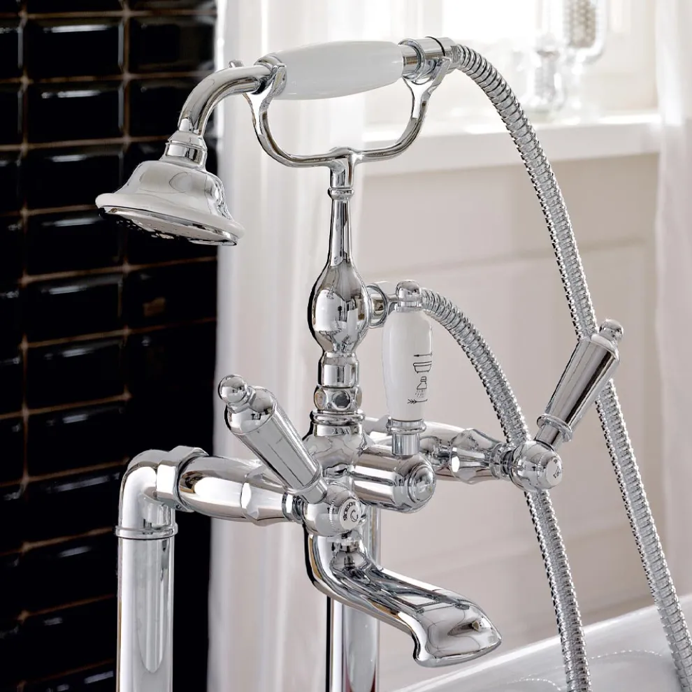 Bodenstehende Wannenbatterie mit Handbrause aus Messing Made in Italy - Noriana