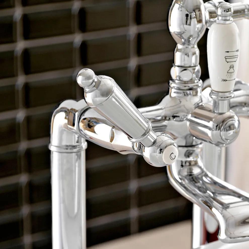 Bodenstehende Wannenbatterie mit Handbrause aus Messing Made in Italy - Noriana