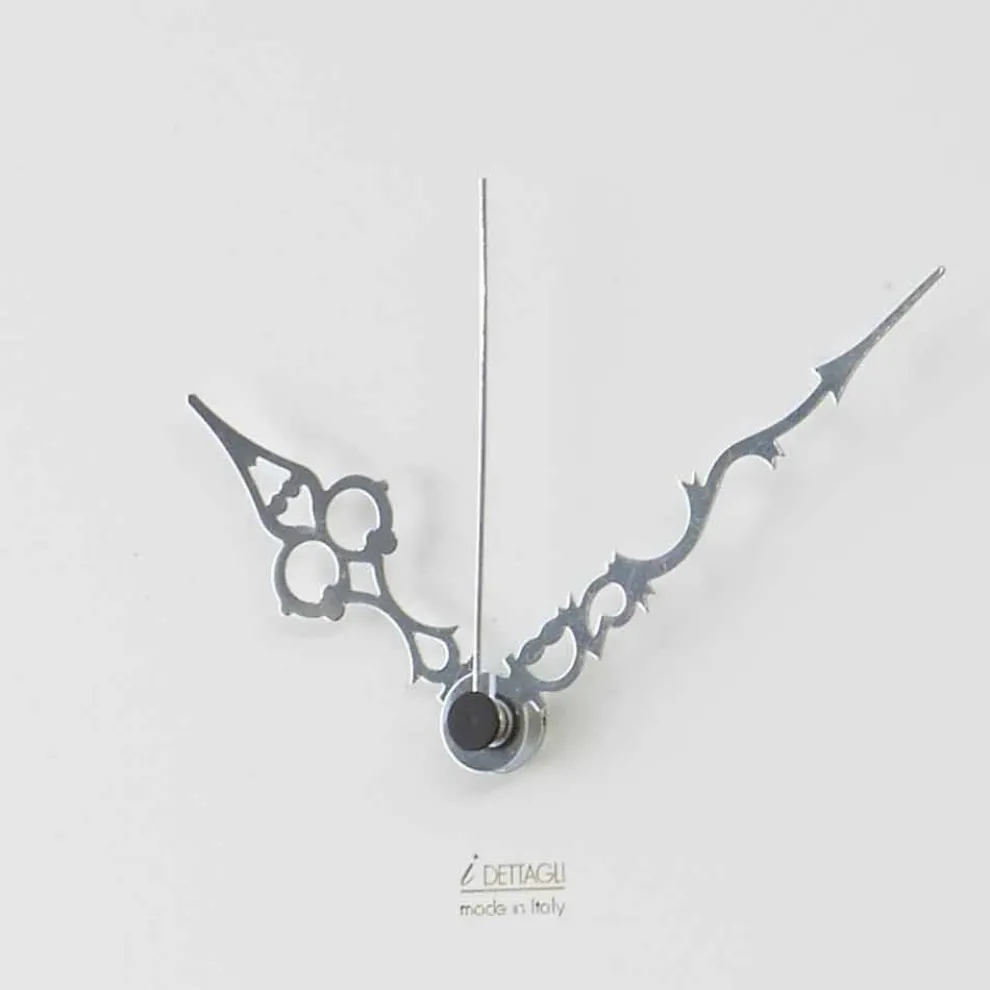 Moderne und runde Wanduhr mit dekoriertem Holzdesign - Harmonie