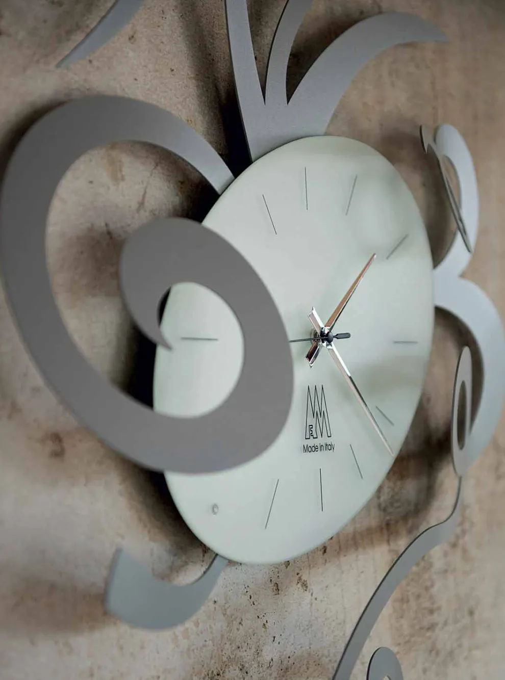 Wanduhr aus Eisen in schwarz, aluminium oder rot Made in Italy - Rosbif