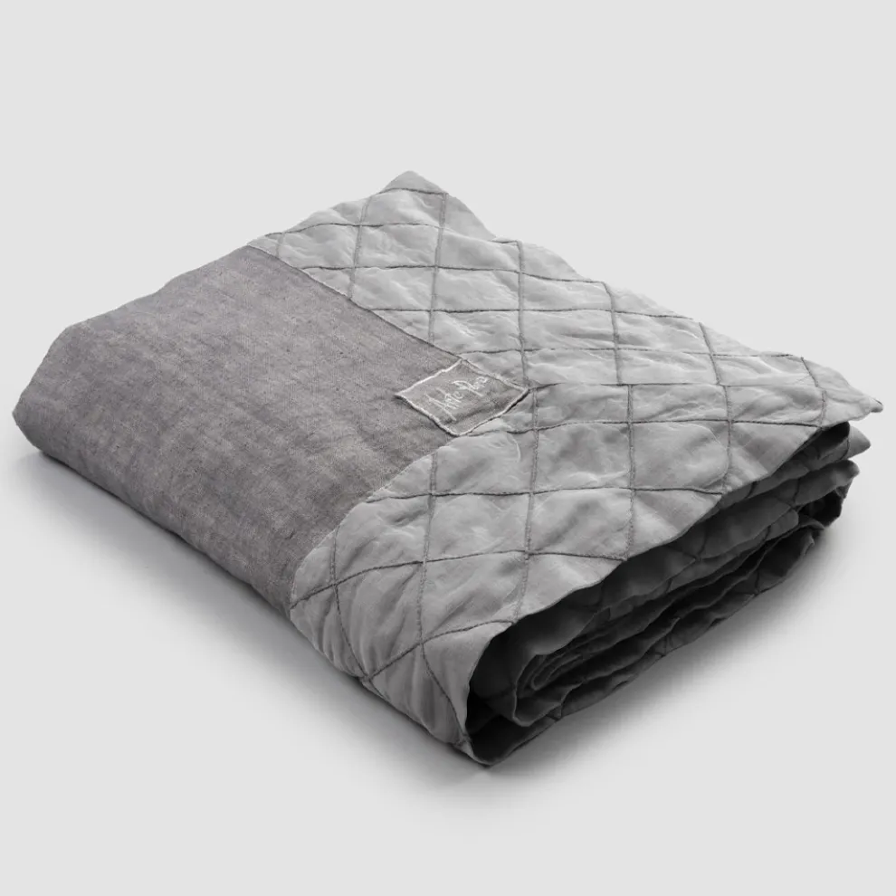 Tischdecke und Bordüre aus anthrazitfarbenem Leinen mit geometrischem Dekor, handgefertigt - Dippel