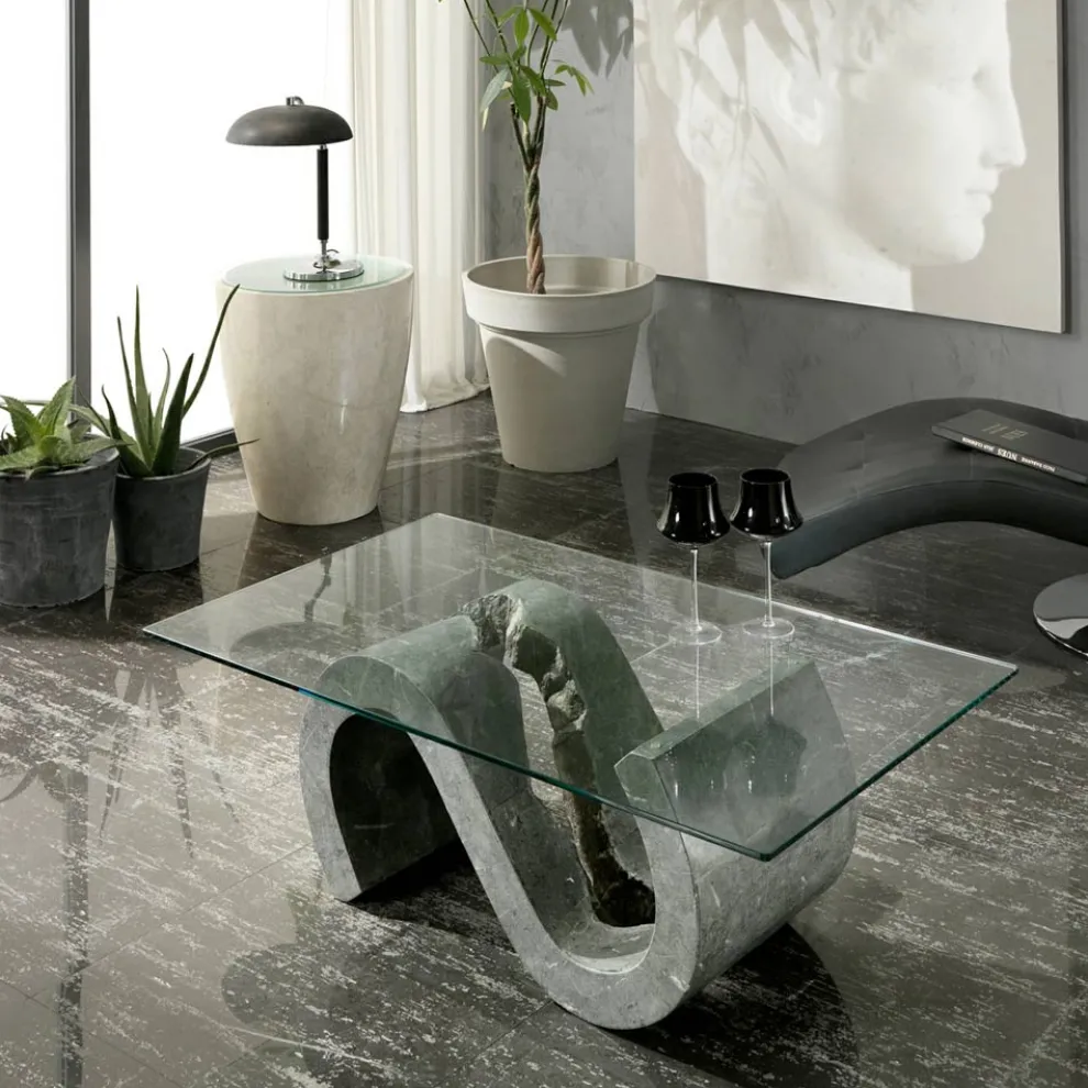 Couchtisch aus gehärtetem Glas mit Sockel aus Fossilstein – Jordan