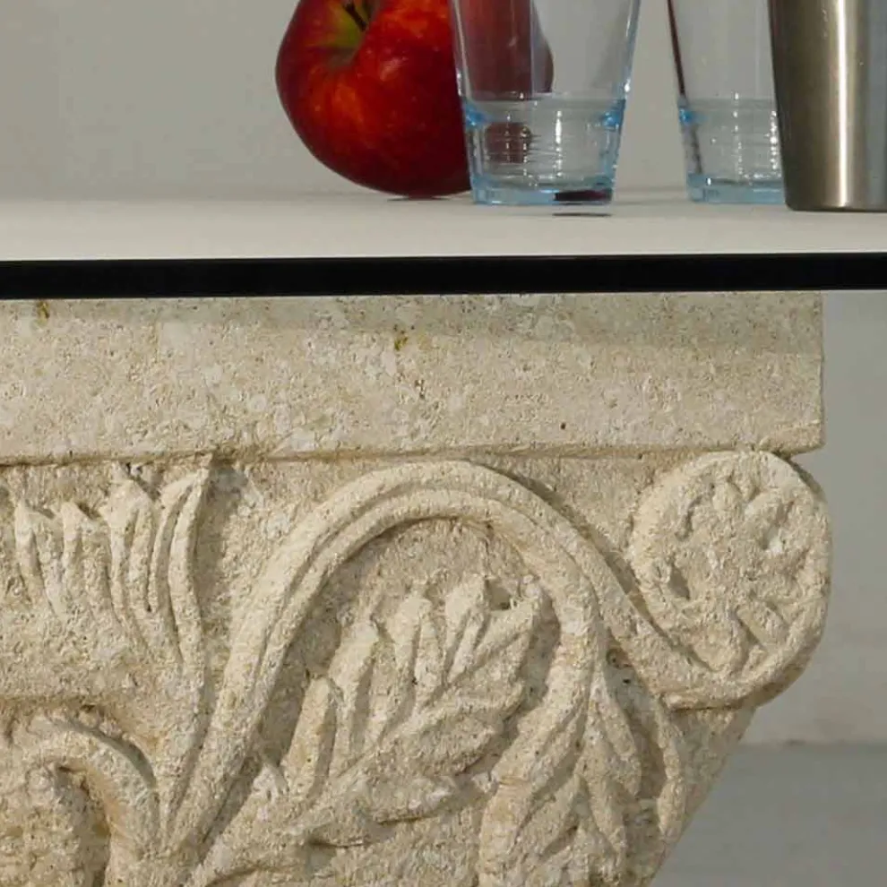 Couchtisch aus Stein und Kristall im klassischen Design Mytros