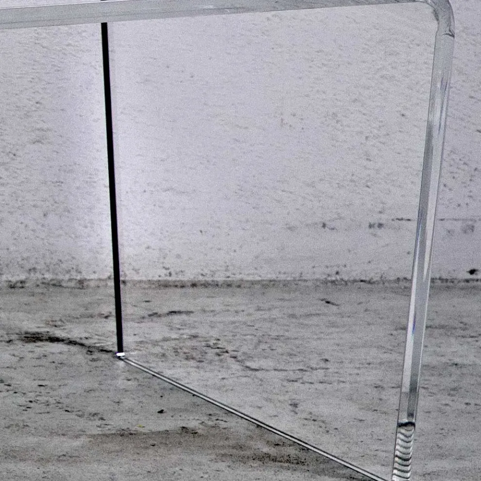 Couchtisch aus transparentem Acrylglas von Hand gefaltet - Crosto