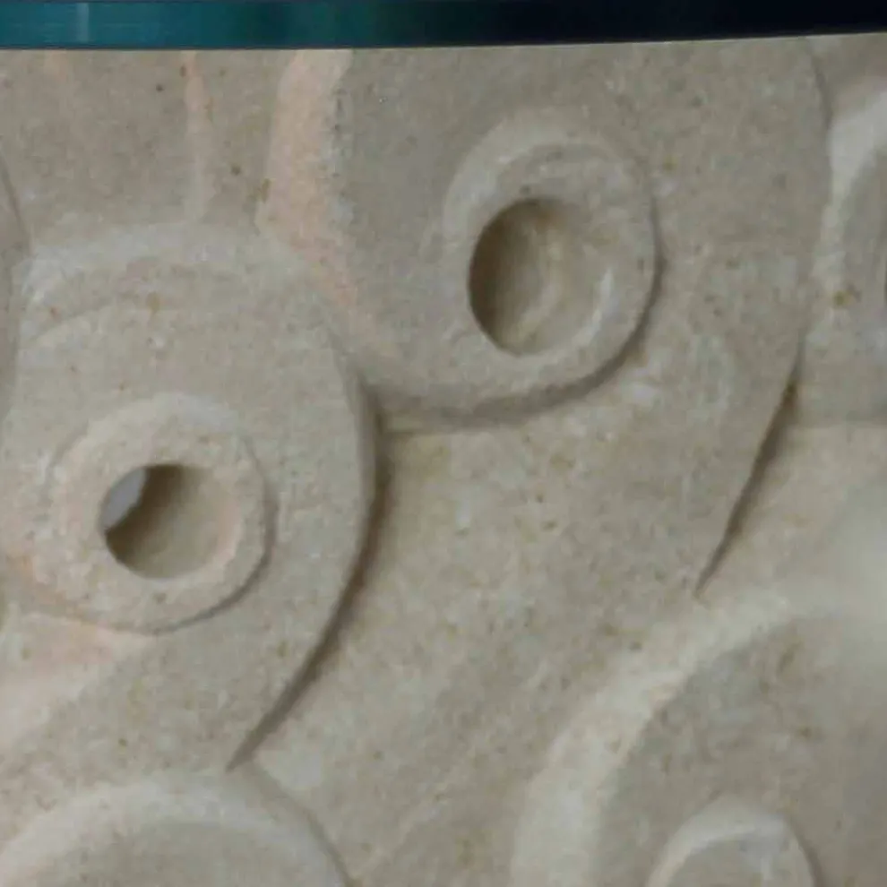 Couchtisch oval aus Stein und Kristall in modernem Design Lindos