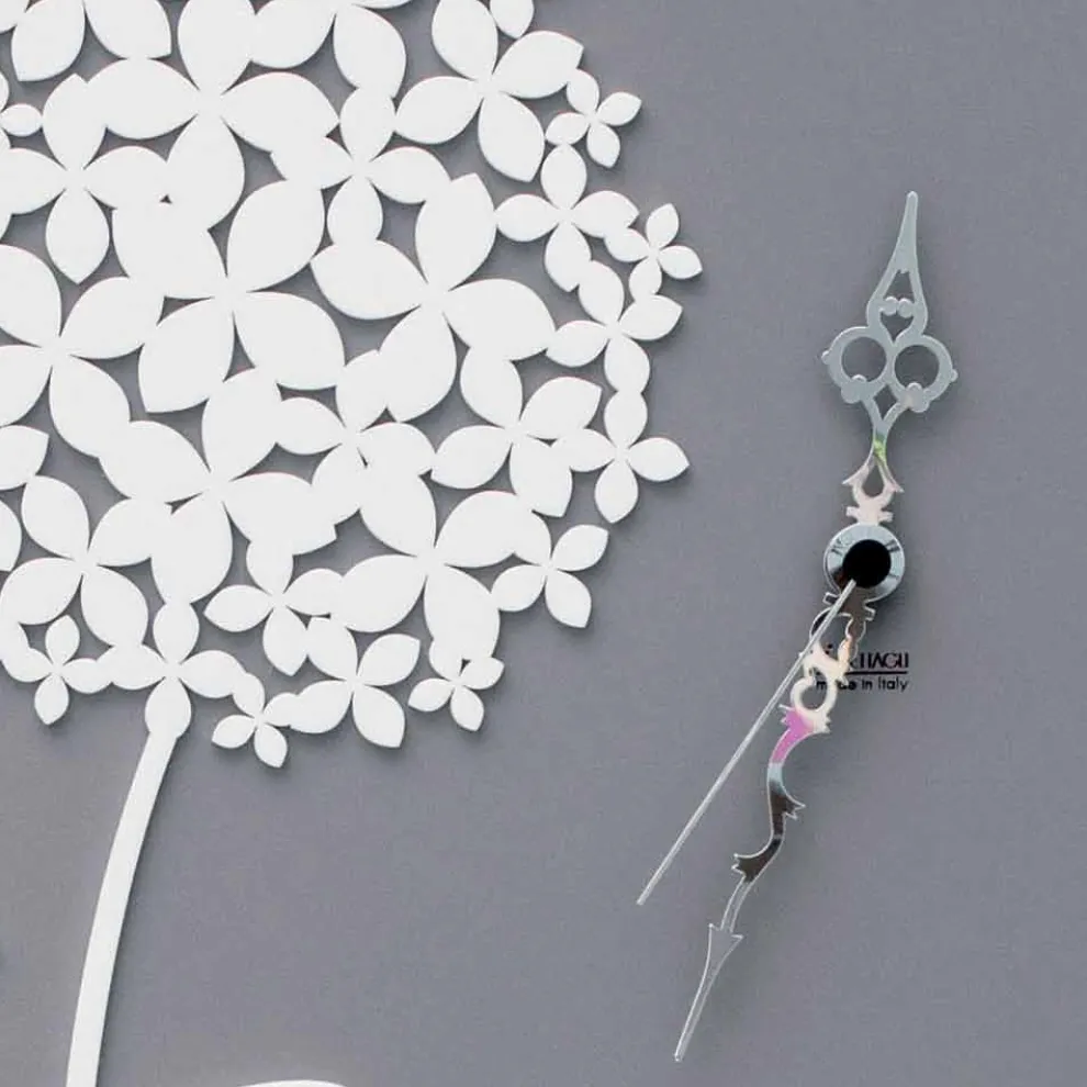 Runde dekorierte graue Holzwanduhr des modernen Designs - Kopfbrause