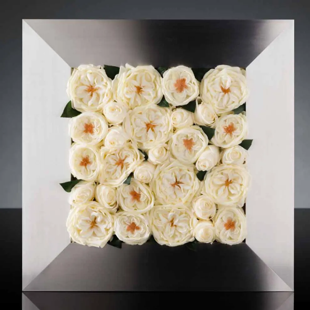 Dekoratives Wandpaneel aus Metall und weißen Rosen Made in Italy - Rosina