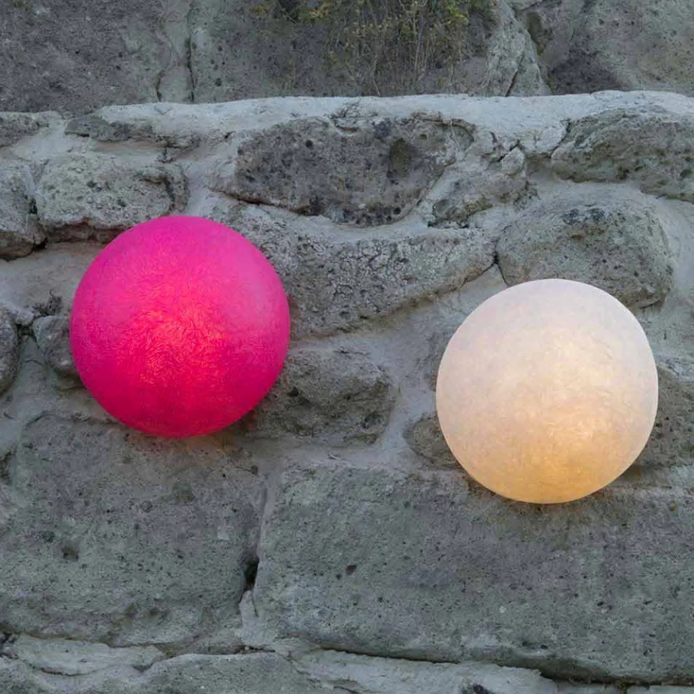 Designer Wandleuchte In-es.artdesign Button aus farbigem Nebulite