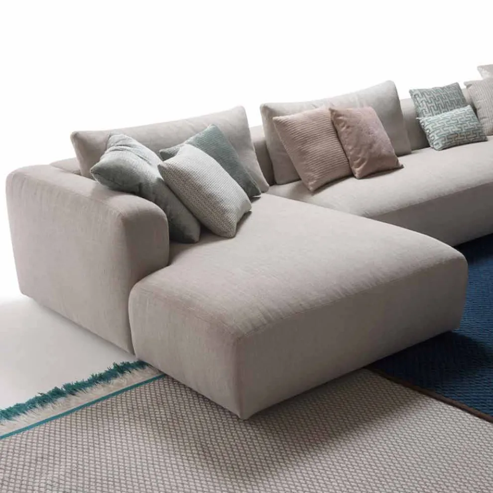 Design-Modulsofa aus Softly-Stoff, hergestellt in Italien