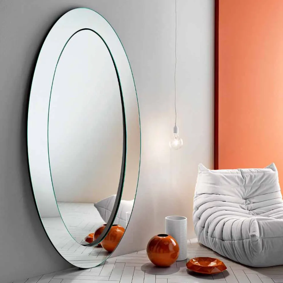 Moderner ovaler freistehender Spiegel mit geneigtem Rahmen Made in Italy - Salamina