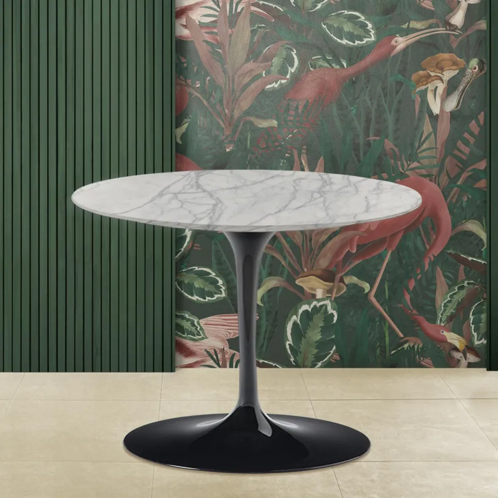 Eero Saarinen Couchtisch aus Carrara-Marmor Statuarietto H 41, hergestellt in Italien – Scarlet