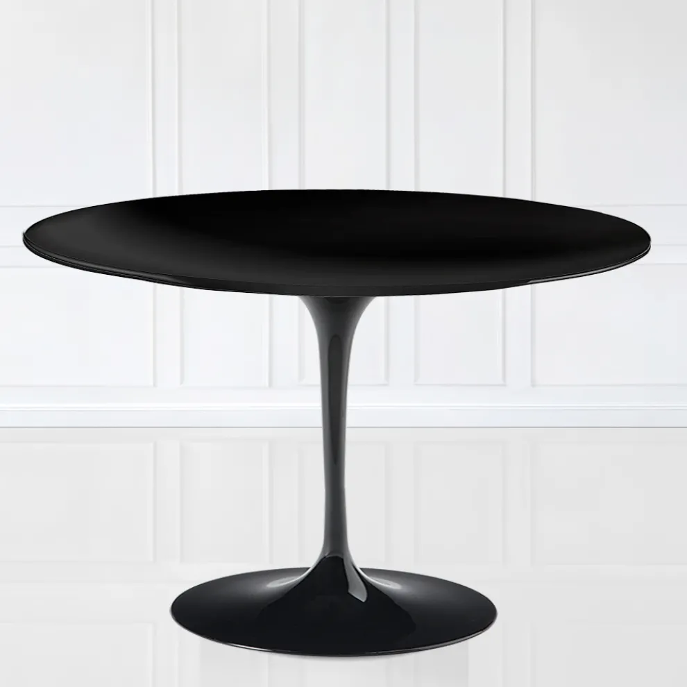 Eero Saarinen Tulip Tisch H 74 mit schwarzer MDF-Platte aus Flüssiglaminat - Scharlachrot