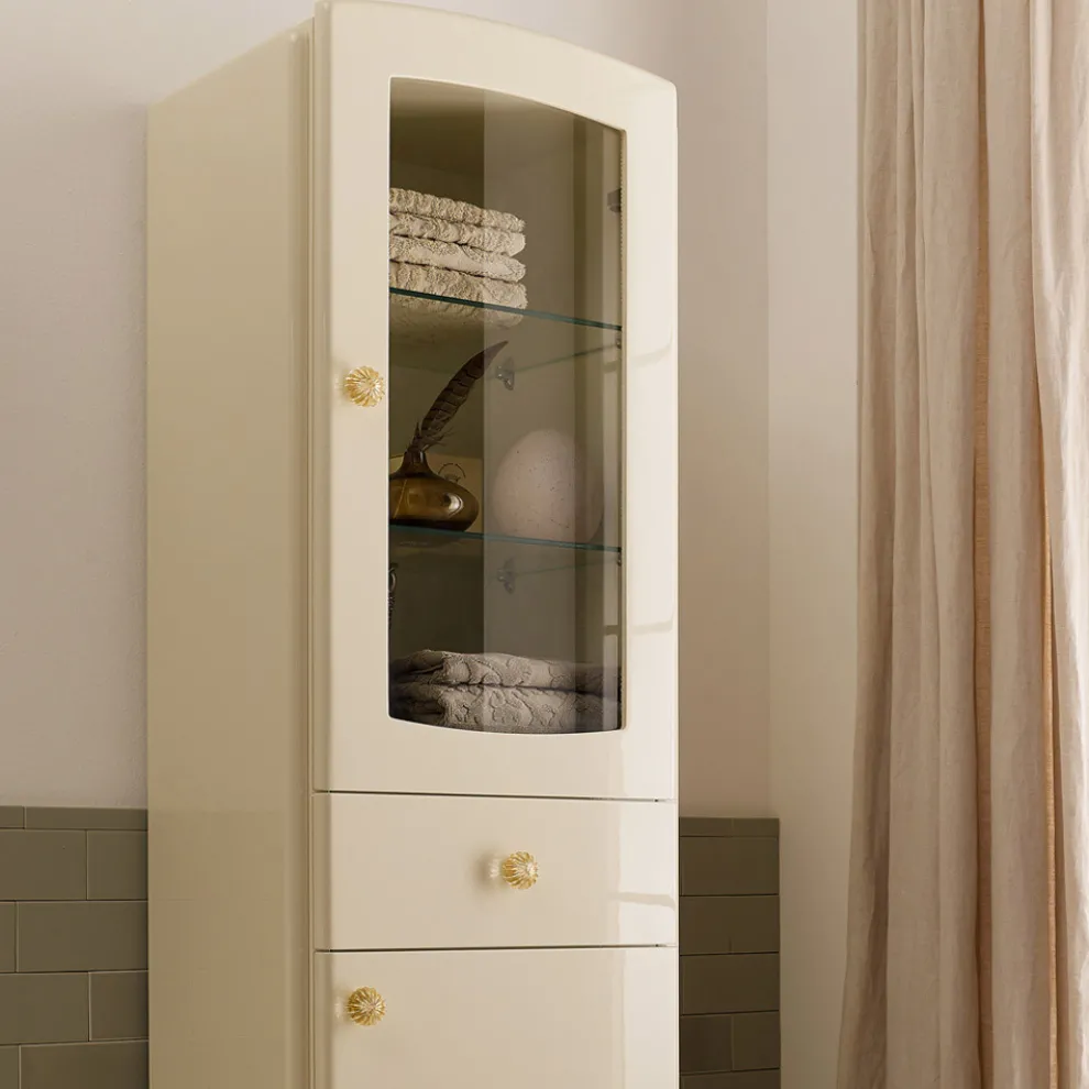 Einfarbige Vitrine mit internen Glasböden, hergestellt in Italien – Candy