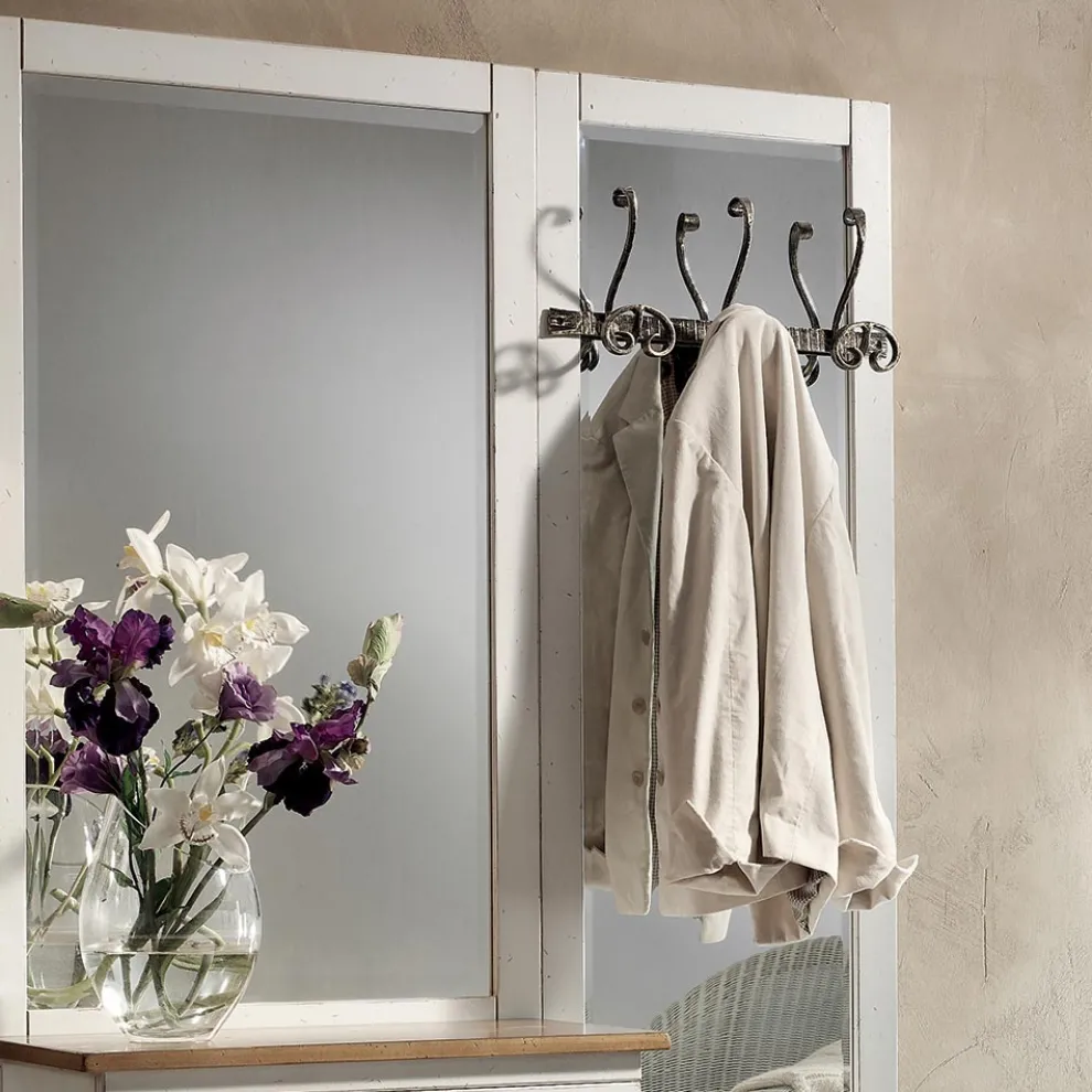 Eingangskomposition aus zweifarbigem weißem Wachs und Naturholzplatte – Fatuo