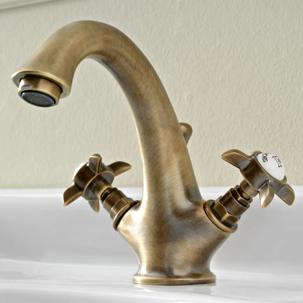 Einlocharmatur für klassisches Waschbecken aus Messing und Schmetterlingsgriffen - Miriano