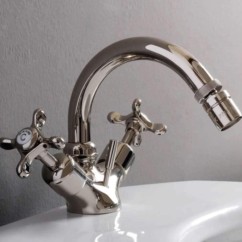 Einloch-Bidet aus schwerem Messing mit Ablaufgarnitur, hergestellt in Italien – Polignano