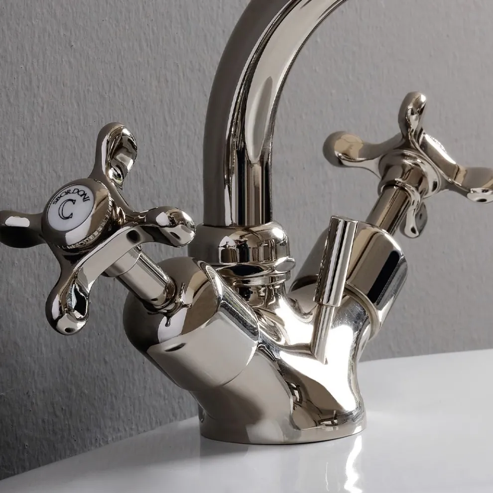 Einloch-Bidet aus schwerem Messing mit Ablaufgarnitur, hergestellt in Italien – Polignano