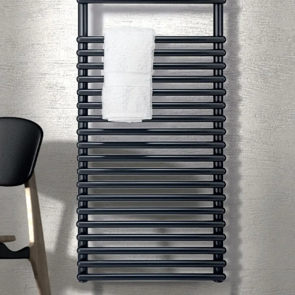 Elektrischer Handtuchwärmer aus Kohlenstoffstahl – weich