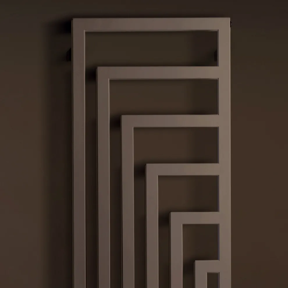 Elektrischer Handtuchwärmer aus Stahl mit modernem Design Made in Italy - Potentia