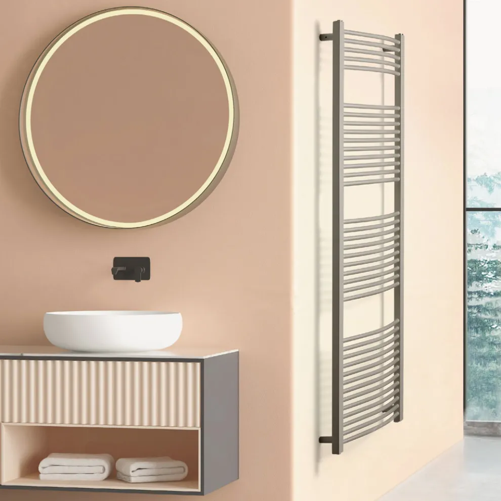 Elektrischer Handtuchwärmer aus Stahl in verschiedenen Farben Made in Italy - Ibis