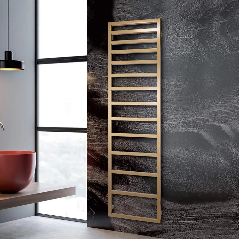 Elektrischer Handtuchwärmer mit einfachen Linien aus Stahl, hergestellt in Italien – Pistazie